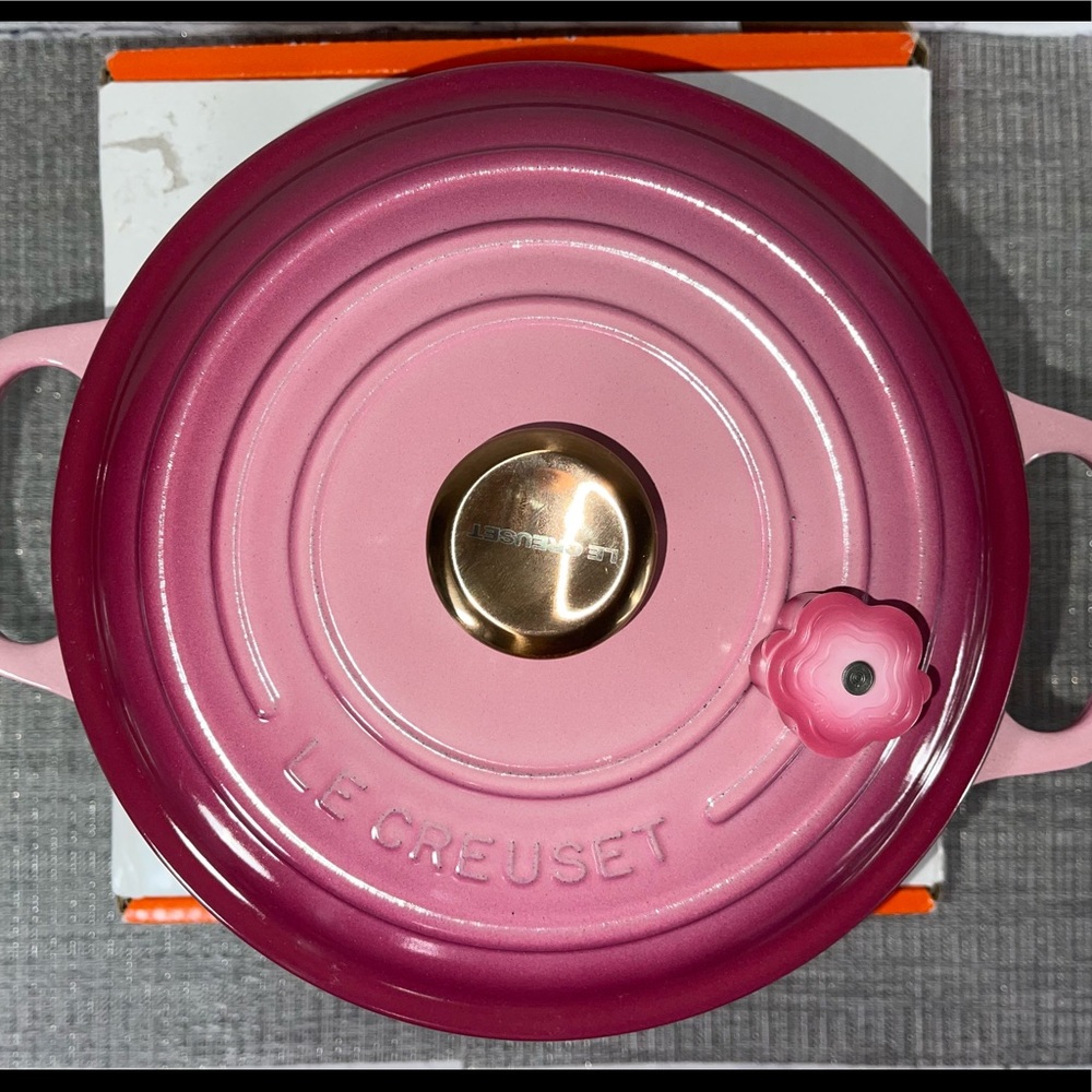 Le Creuset Signature Round Casserole / Oven - 3.5Qt/ 22cm